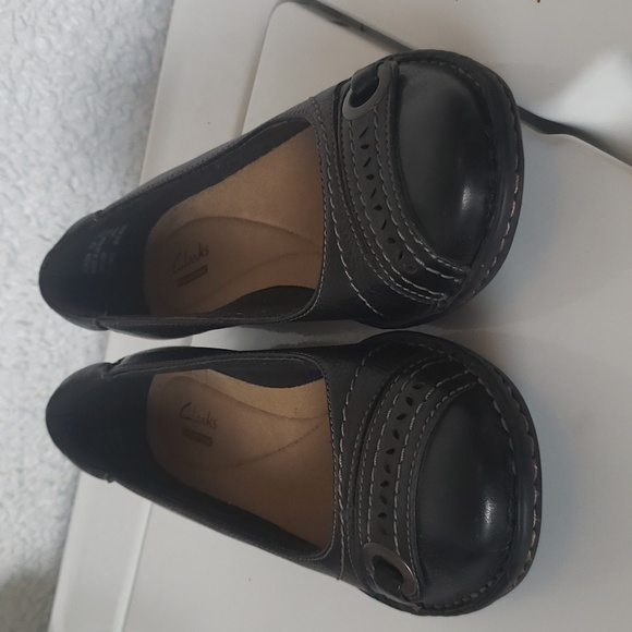 Clarks Bendables Womens Size 6 1/2 almost flats Black Leather Closed Toe - Picture 1 of 8